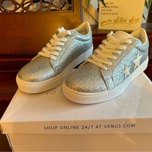 Venus -Lace-up sneakers
Allover glitter with star detail